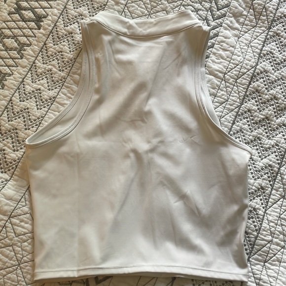 Alphalete pulse zip tank - Picture 2 of 3